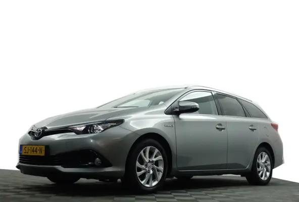 1.8 Hybrid Dynamic Aut- Camera, Navigatie, Comfort Interieur, Lane Assist, Clima