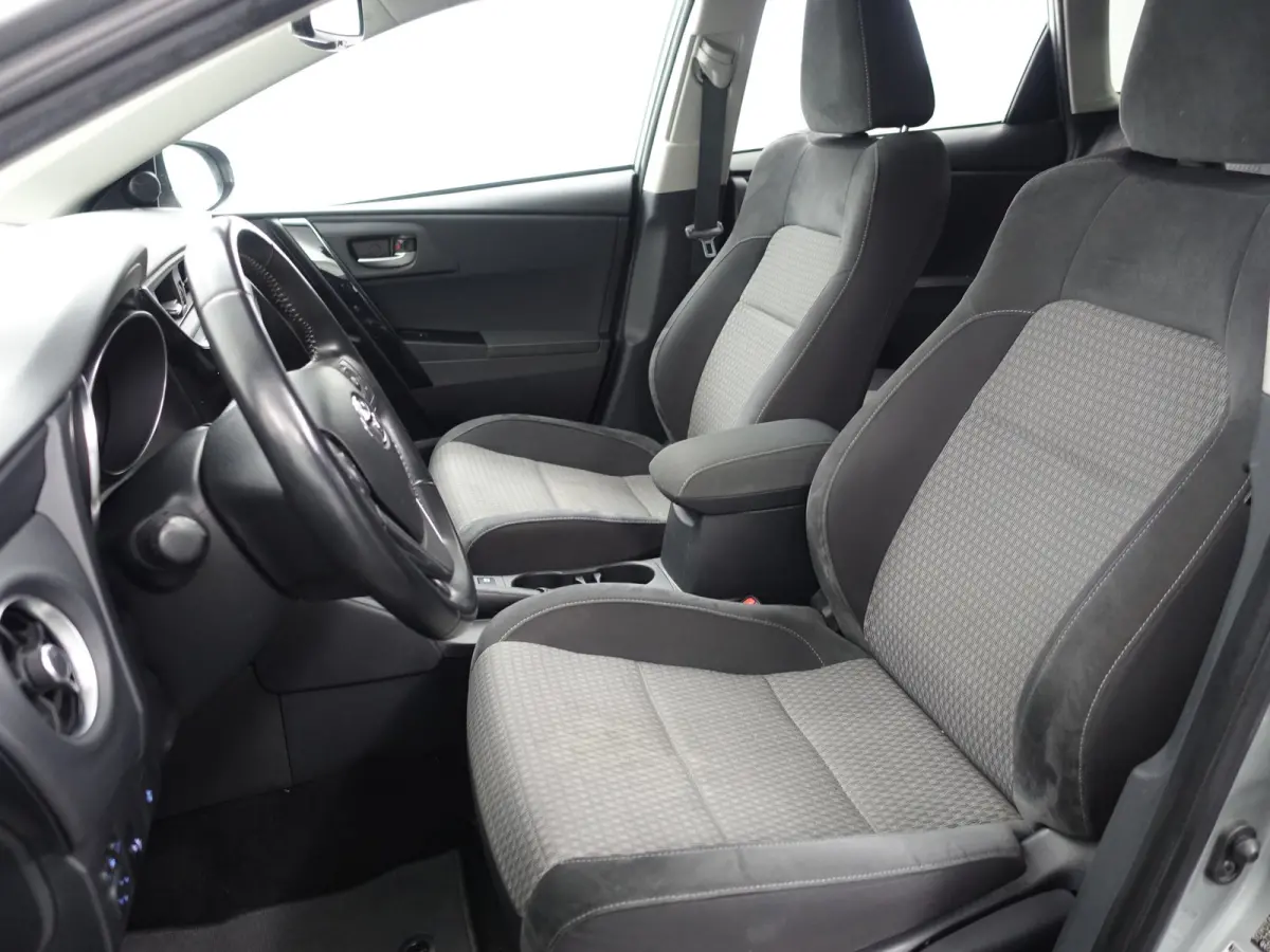 1.8 Hybrid Dynamic Aut- Camera, Navigatie, Comfort Interieur, Lane Assist, Clima