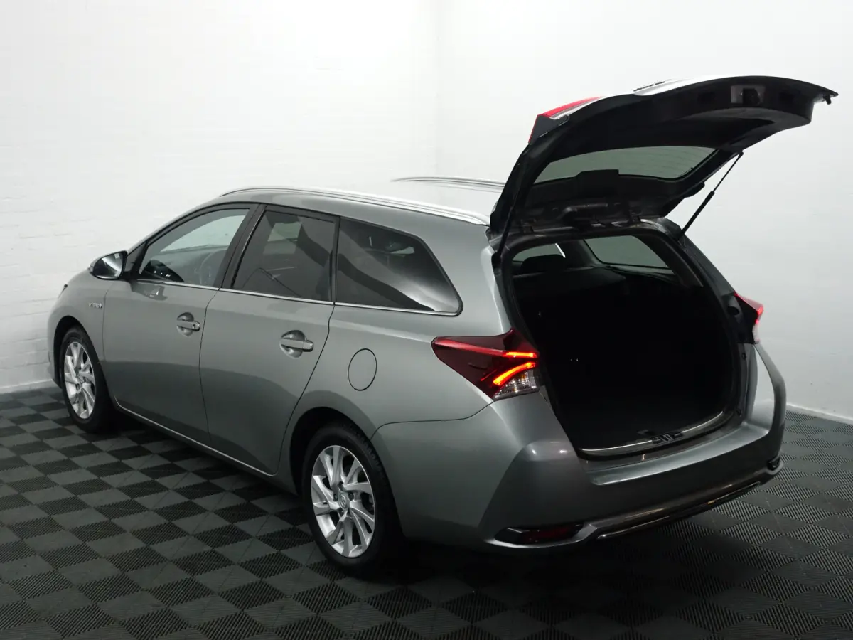 1.8 Hybrid Dynamic Aut- Camera, Navigatie, Comfort Interieur, Lane Assist, Clima