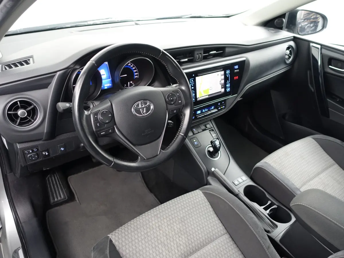 1.8 Hybrid Dynamic Aut- Camera, Navigatie, Comfort Interieur, Lane Assist, Clima
