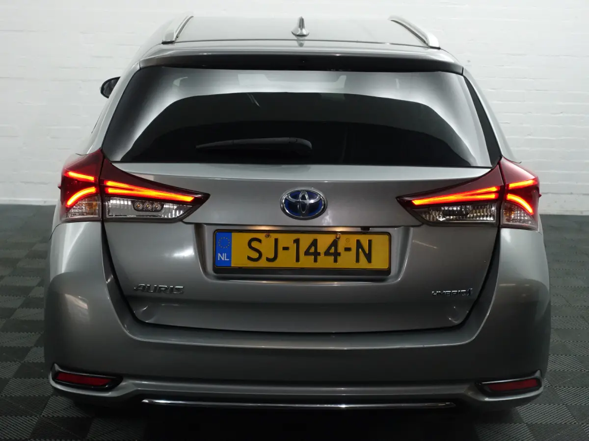 1.8 Hybrid Dynamic Aut- Camera, Navigatie, Comfort Interieur, Lane Assist, Clima