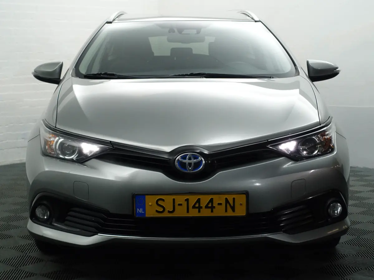 1.8 Hybrid Dynamic Aut- Camera, Navigatie, Comfort Interieur, Lane Assist, Clima