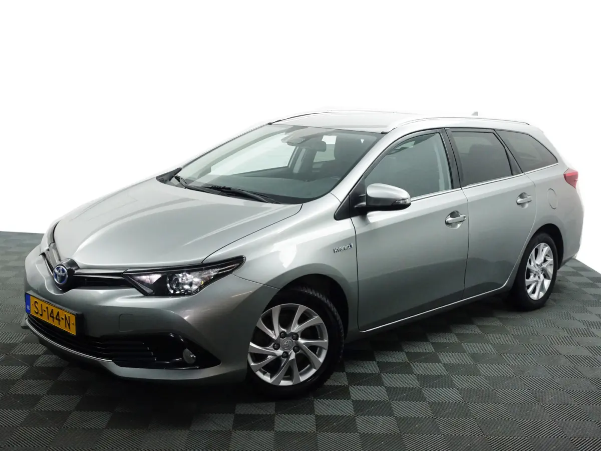1.8 Hybrid Dynamic Aut- Camera, Navigatie, Comfort Interieur, Lane Assist, Clima