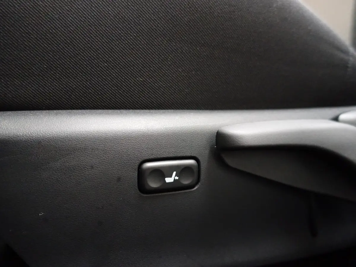 1.8 Hybrid Dynamic Aut- Lane Assist, Navi, Camera, Clima, Park Assist, Cruise