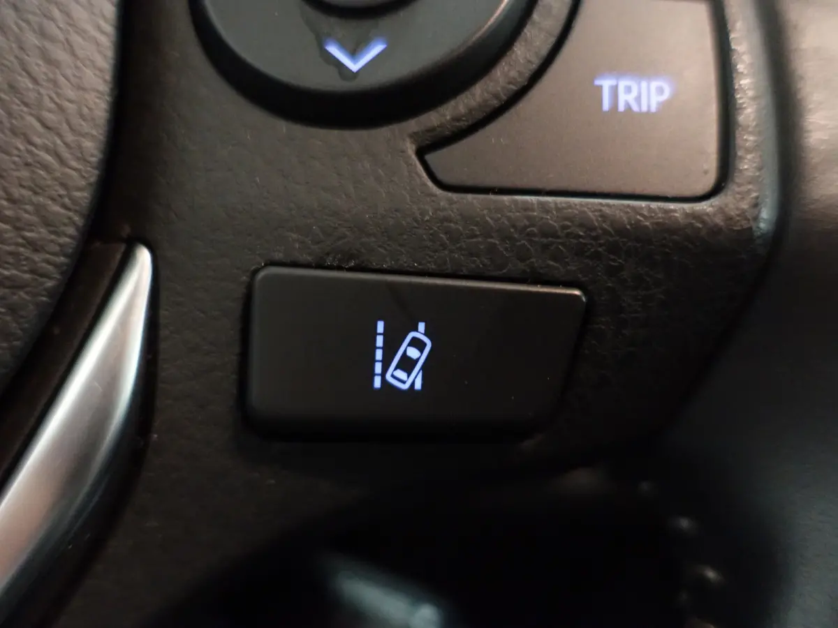 1.8 Hybrid Dynamic Aut- Lane Assist, Navi, Camera, Clima, Park Assist, Cruise