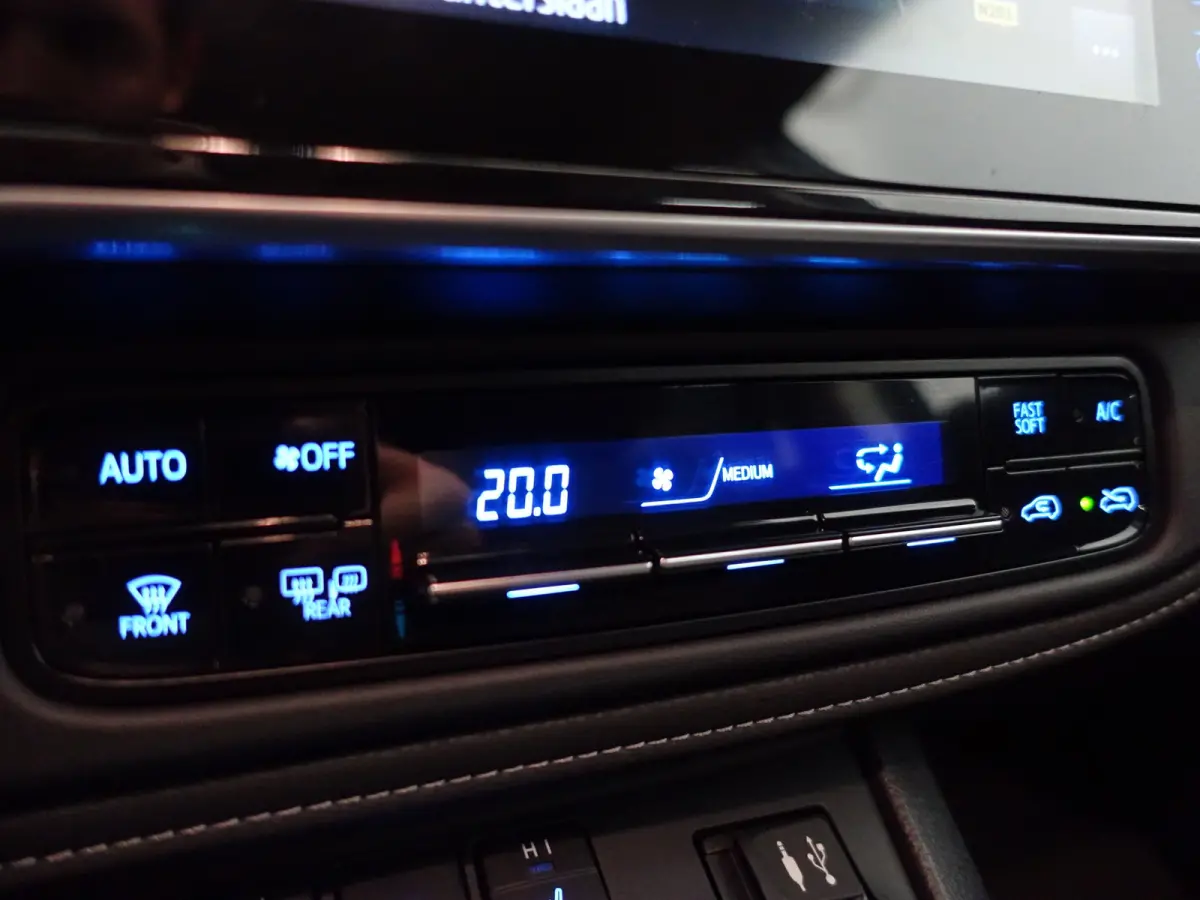 1.8 Hybrid Dynamic Aut- Lane Assist, Navi, Camera, Clima, Park Assist, Cruise