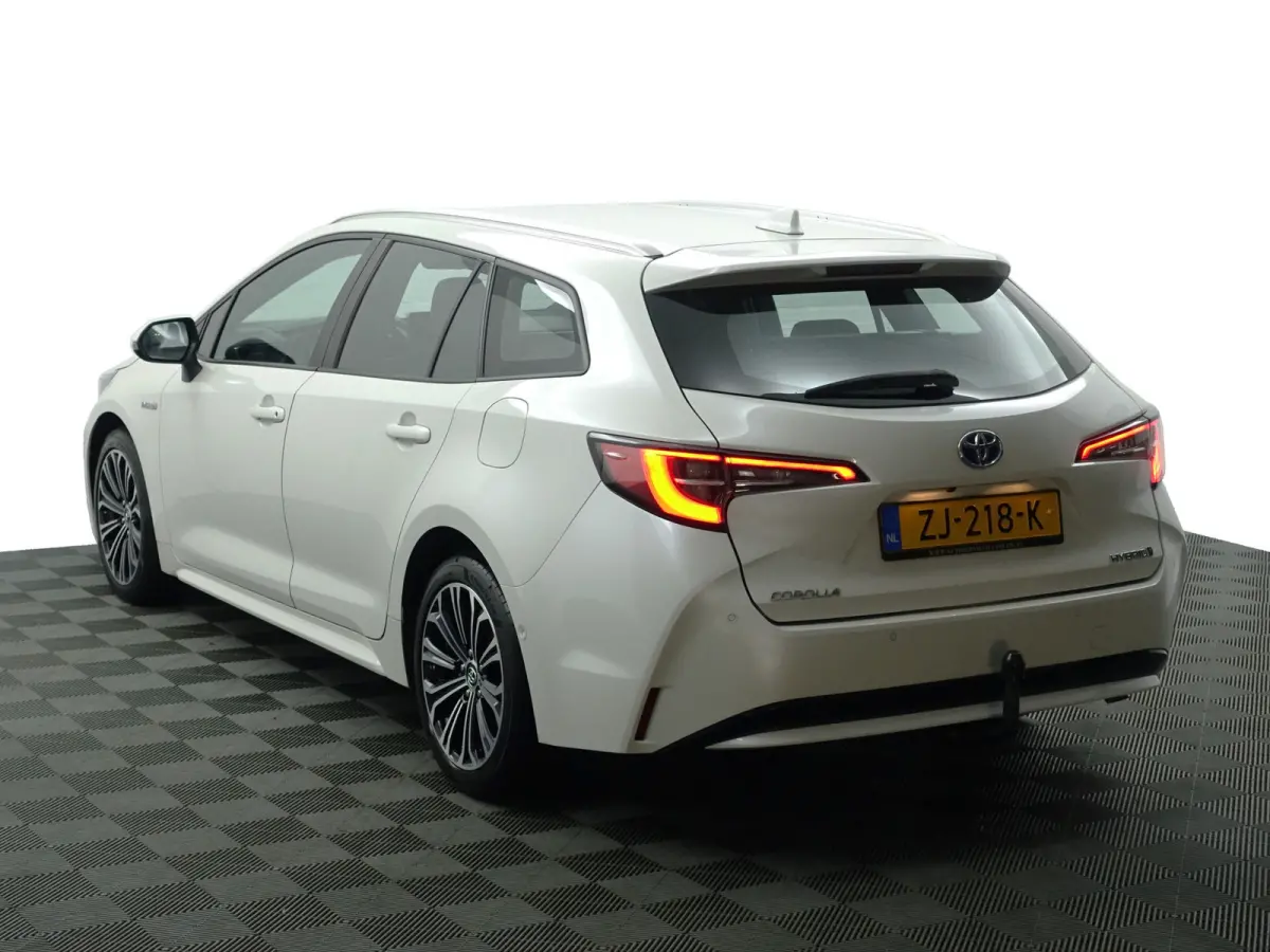 1.8 Hybrid Executive Aut- Head Up, Virtual cockpit, Stoelverwarming, Carplay, Park Pilot, Park Assist, Camera
