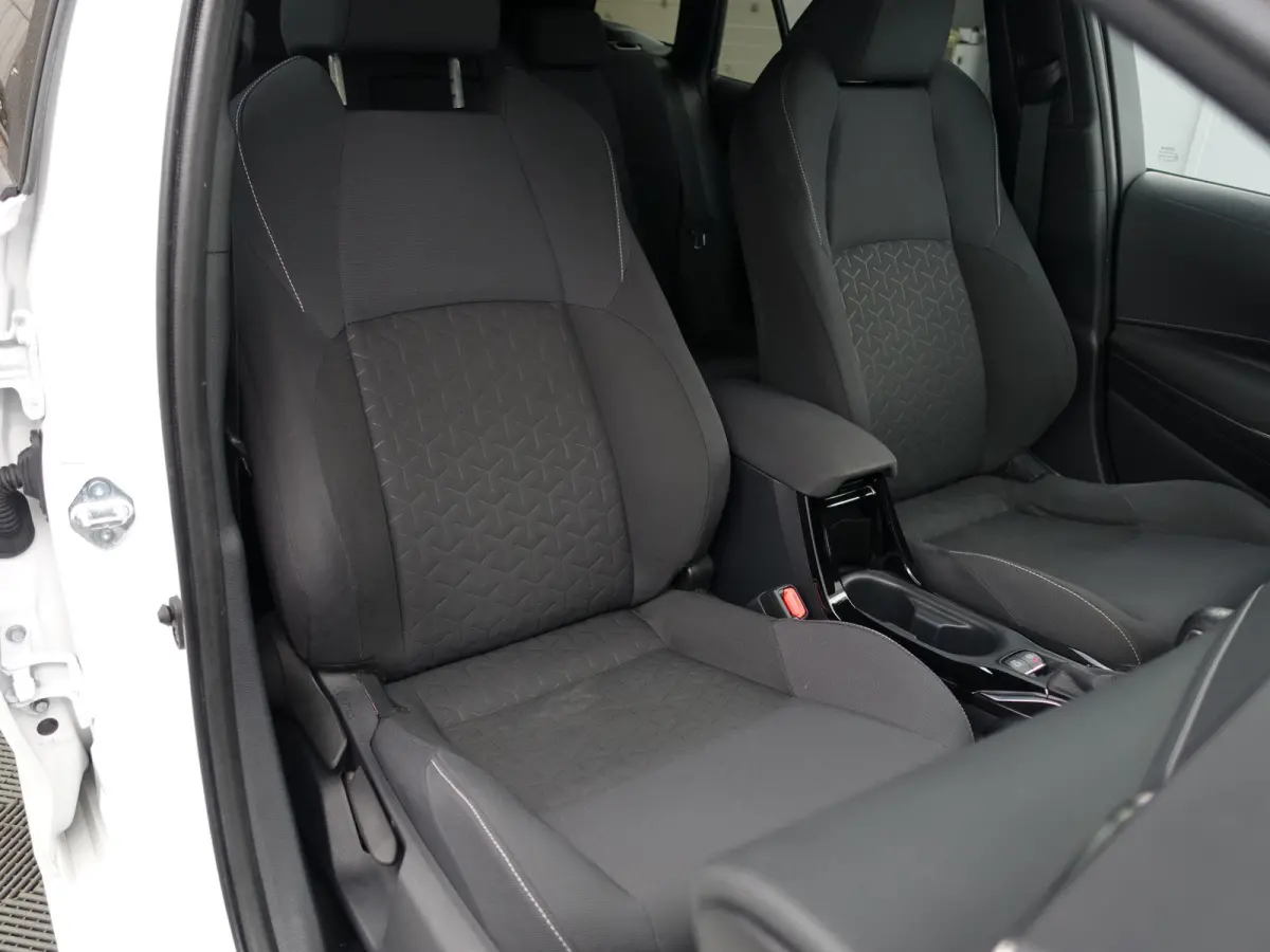 2.0 Hybrid Business Plus Aut- Ada Cruise, Lane Assist, Xenon Led, Camera, Stoelverwarming, Navi, Comfort Interieur