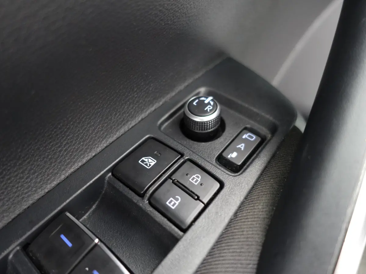 2.0 Hybrid Business Plus Aut- Ada Cruise, Lane Assist, Xenon Led, Camera, Stoelverwarming, Navi, Comfort Interieur