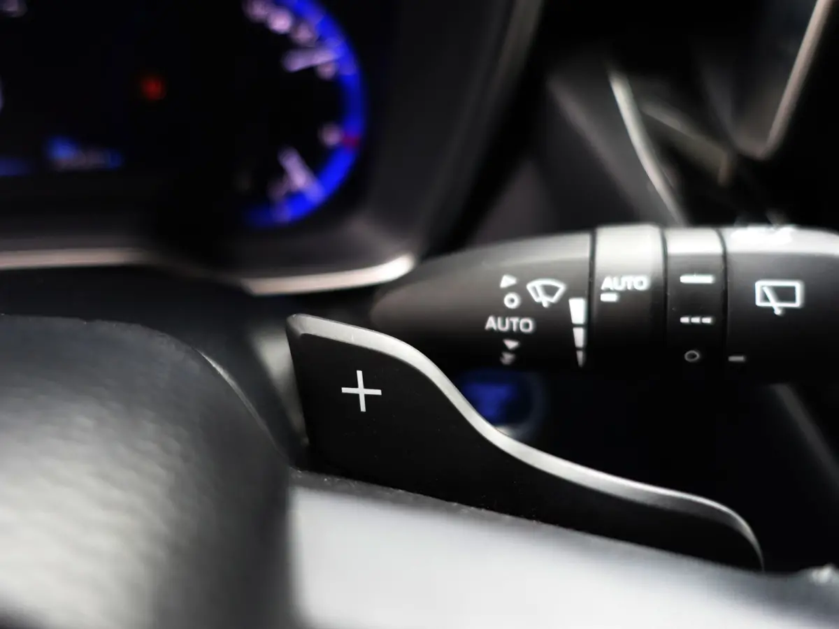2.0 Hybrid Business Plus Aut- Ada Cruise, Lane Assist, Xenon Led, Camera, Stoelverwarming, Navi, Comfort Interieur