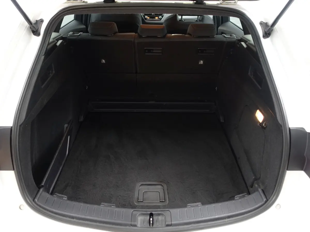 2.0 Hybrid Business Plus Aut- Ada Cruise, Lane Assist, Xenon Led, Camera, Stoelverwarming, Navi, Comfort Interieur