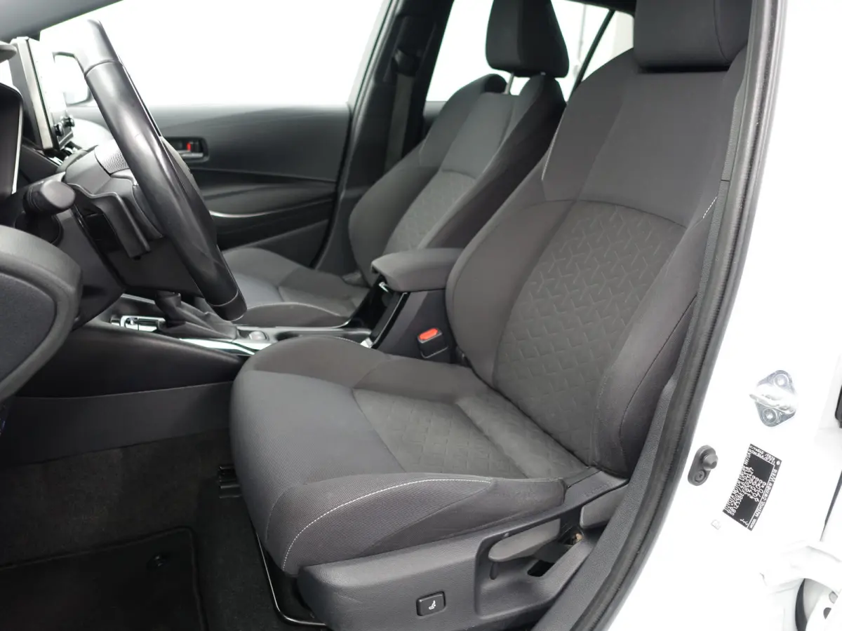 2.0 Hybrid Business Plus Aut- Ada Cruise, Lane Assist, Xenon Led, Camera, Stoelverwarming, Navi, Comfort Interieur