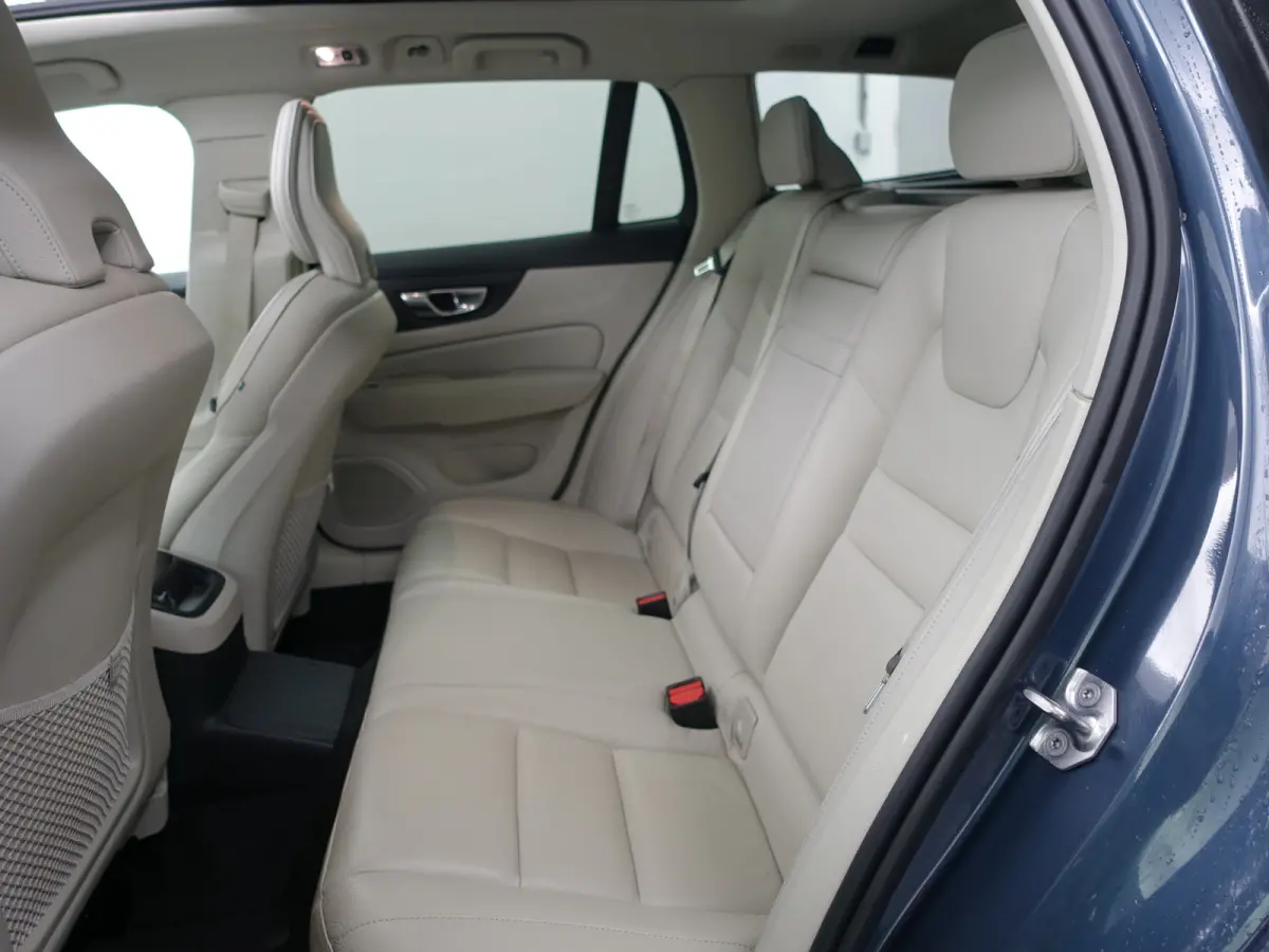2.0 T8 Twin Engine AWD Inscription- Design Leder, Panoramadak, Head Up, Memory, Blis, Xenon Led