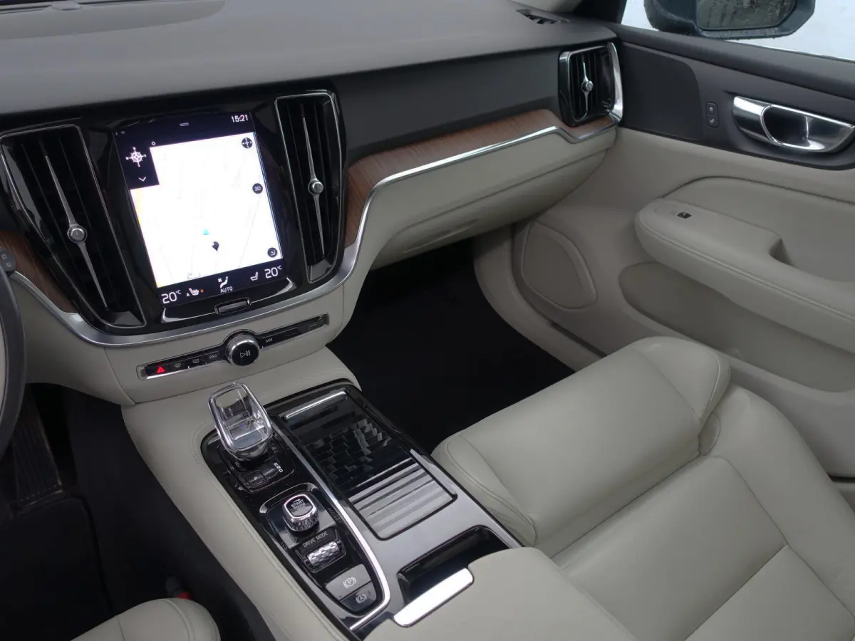 2.0 T8 Twin Engine AWD Inscription- Design Leder, Panoramadak, Head Up, Memory, Blis, Xenon Led