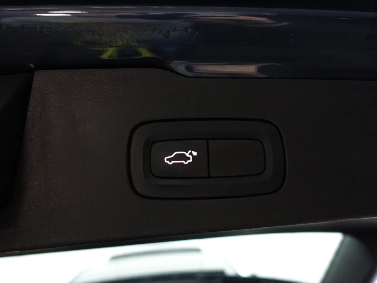 2.0 T8 Twin Engine AWD Inscription- Design Leder, Panoramadak, Head Up, Memory, Blis, Xenon Led