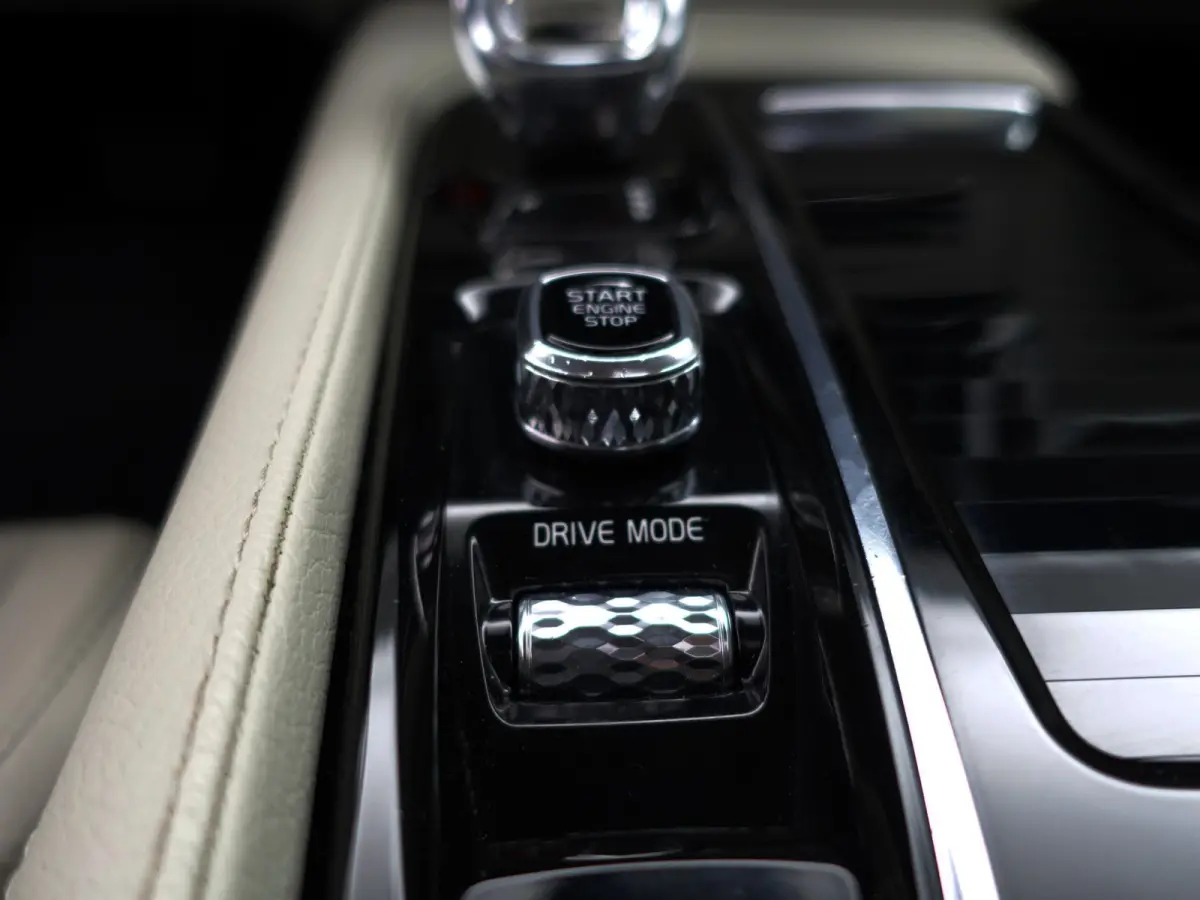 2.0 T8 Twin Engine AWD Inscription- Design Leder, Panoramadak, Head Up, Memory, Blis, Xenon Led