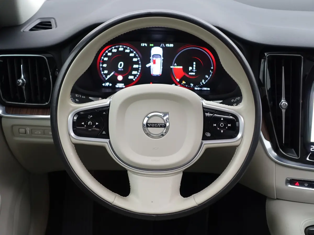 2.0 T8 Twin Engine AWD Inscription- Design Leder, Panoramadak, Head Up, Memory, Blis, Xenon Led