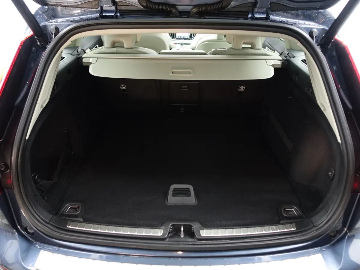 2.0 T8 Twin Engine AWD Inscription- Design Leder, Panoramadak, Head Up, Memory, Blis, Xenon Led