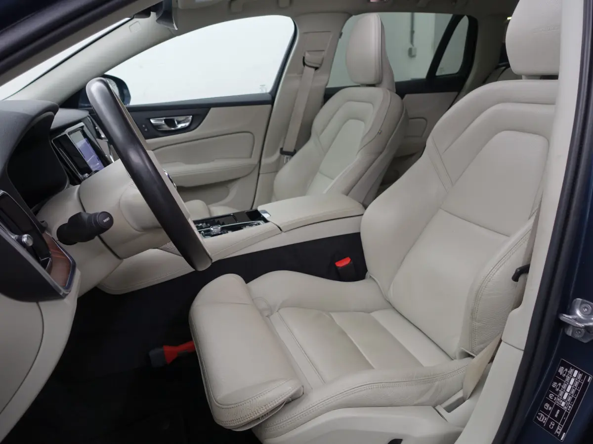 2.0 T8 Twin Engine AWD Inscription- Design Leder, Panoramadak, Head Up, Memory, Blis, Xenon Led
