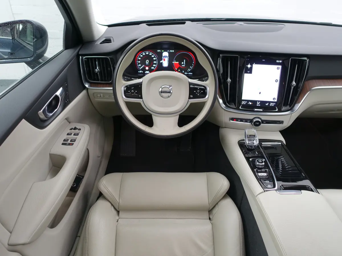 2.0 T8 Twin Engine AWD Inscription- Design Leder, Panoramadak, Head Up, Memory, Blis, Xenon Led