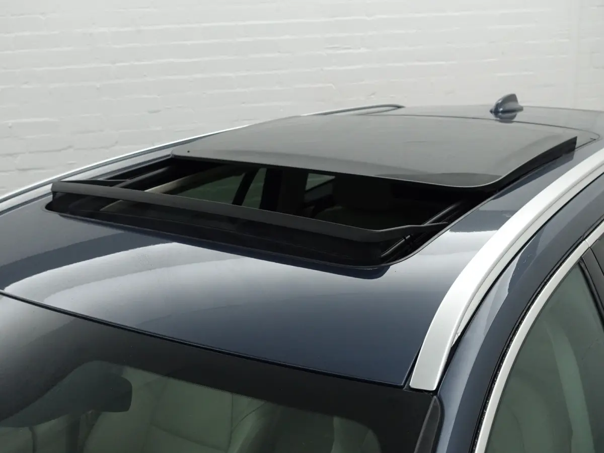 2.0 T8 Twin Engine AWD Inscription- Design Leder, Panoramadak, Head Up, Memory, Blis, Xenon Led