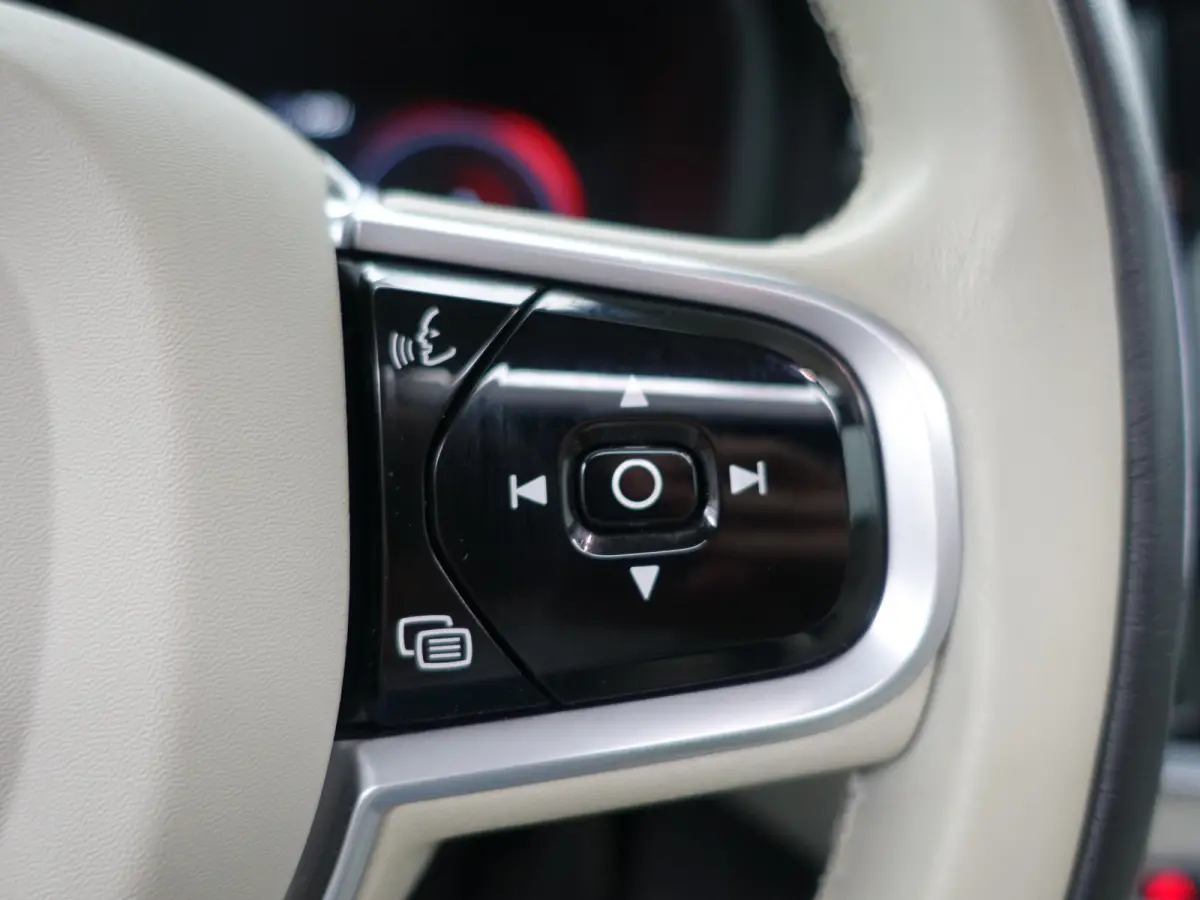 2.0 T8 Twin Engine AWD Inscription- Design Leder, Panoramadak, Head Up, Memory, Blis, Xenon Led