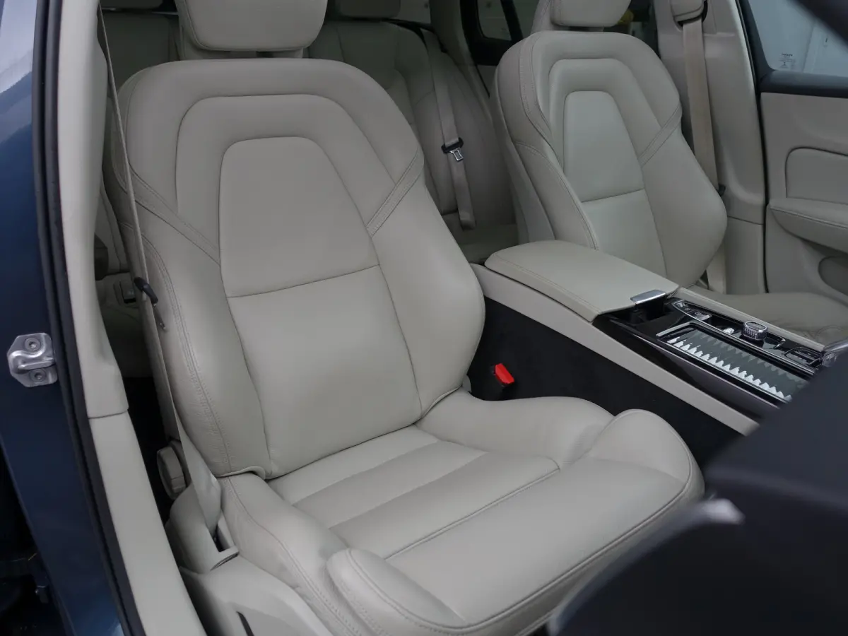 2.0 T8 Twin Engine AWD Inscription- Design Leder, Panoramadak, Head Up, Memory, Blis, Xenon Led