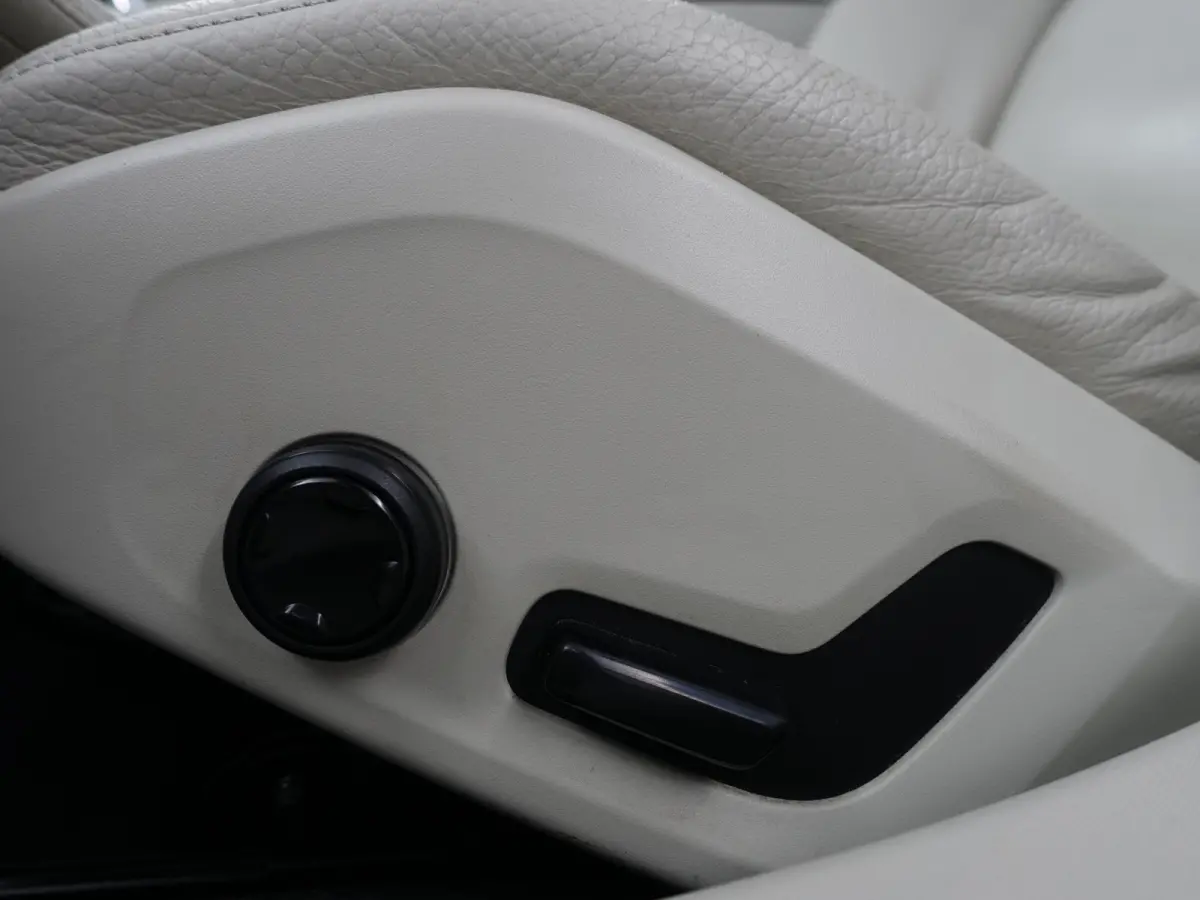 2.0 T8 AWD Inscription Aut- Panodak, Xenon led, Stuur/Stoelverwarming, Elek Trekhaak, Lane Assist, Blis, Dynamic Select