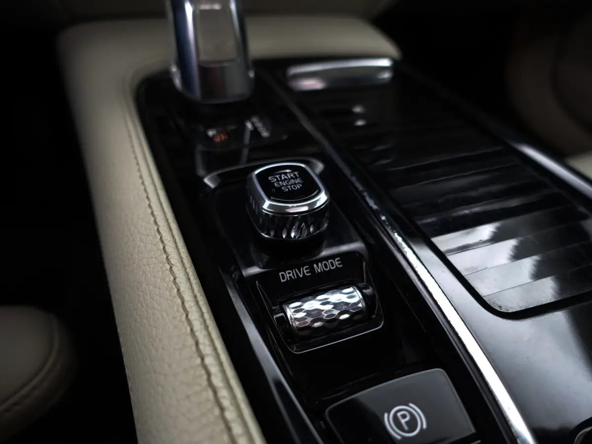 2.0 T8 AWD Inscription Aut- Panodak, Xenon led, Stuur/Stoelverwarming, Elek Trekhaak, Lane Assist, Blis, Dynamic Select