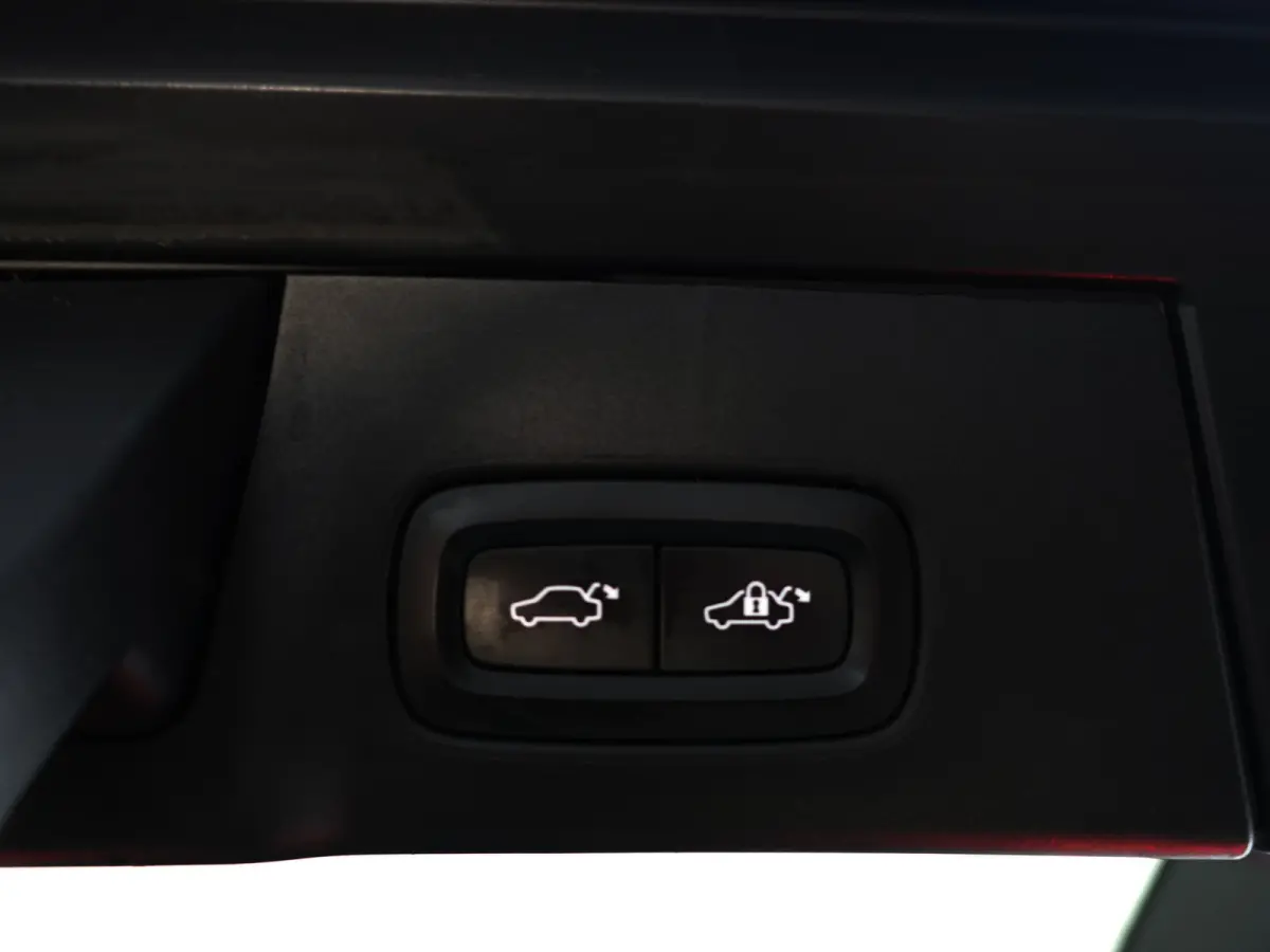 2.0 T8 AWD Inscription Aut- Panodak, Xenon led, Stuur/Stoelverwarming, Elek Trekhaak, Lane Assist, Blis, Dynamic Select