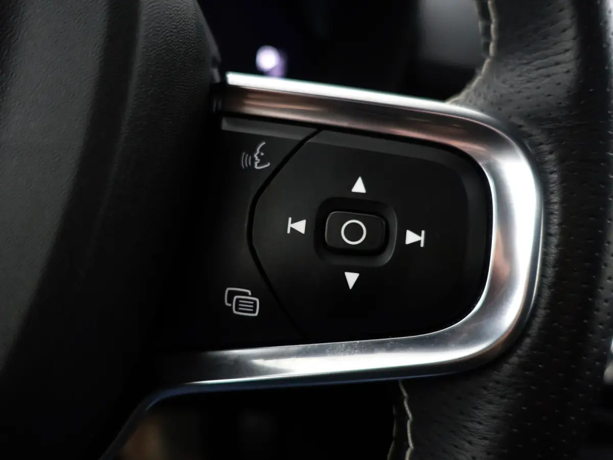P8 AWD R-Design Aut- Two Tone, Panoramadak, Harman Kardon, 360 Camera, Carplay, Stuur/Stoelverwarming