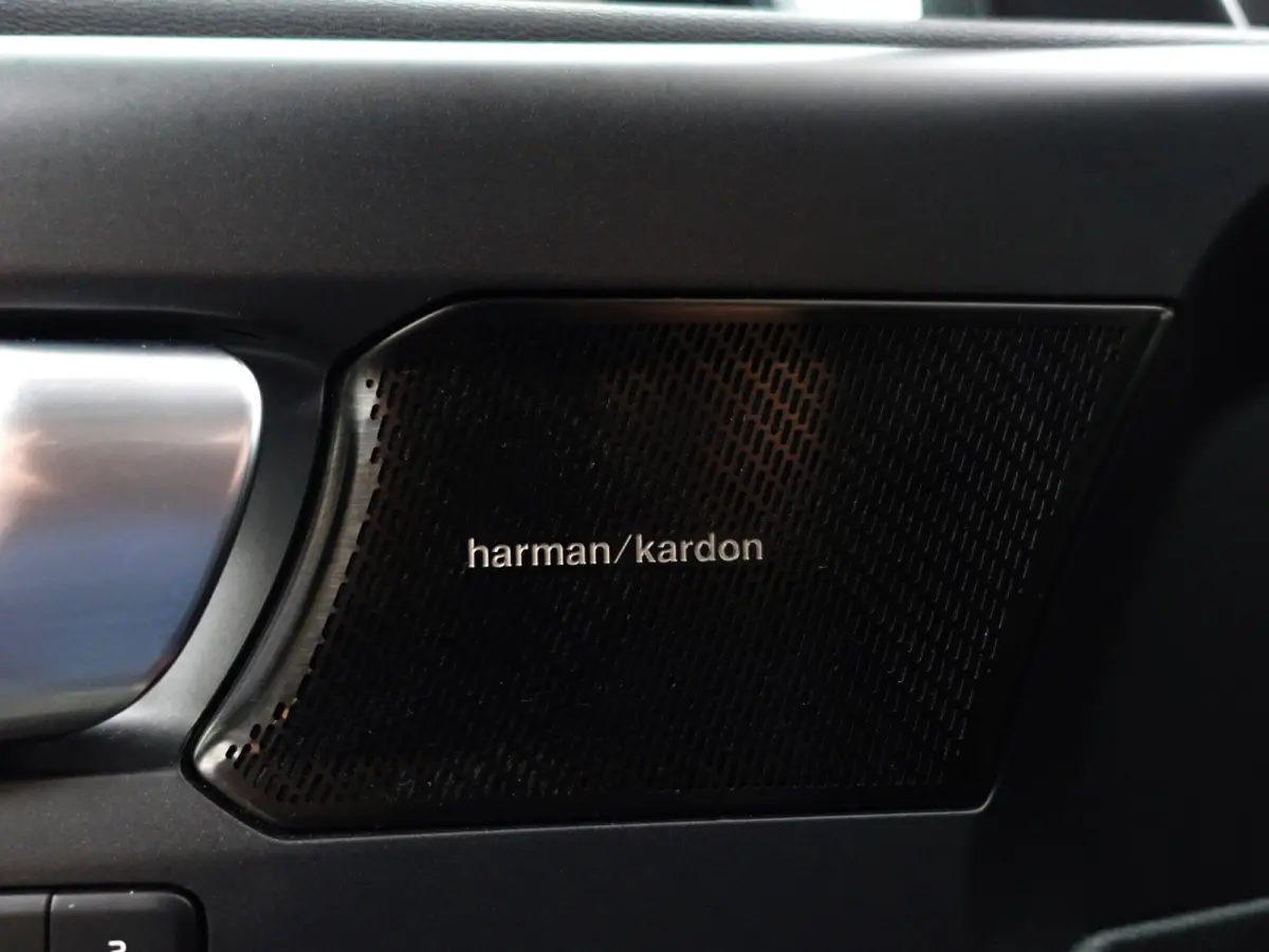 P8 AWD R-Design Aut- Two Tone, Panoramadak, Harman Kardon, 360 Camera, Carplay, Stuur/Stoelverwarming