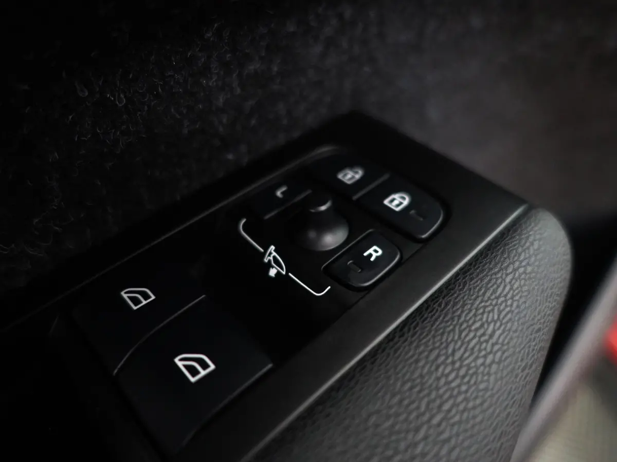 P8 AWD R-Design Aut- Two Tone, Panoramadak, Harman Kardon, 360 Camera, Carplay, Stuur/Stoelverwarming