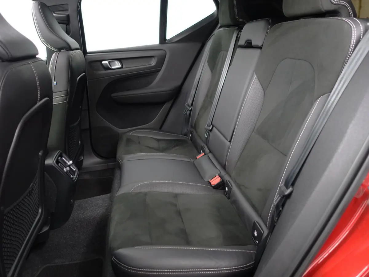P8 AWD R-Design Aut- Two Tone, Panoramadak, Harman Kardon, 360 Camera, Carplay, Stuur/Stoelverwarming