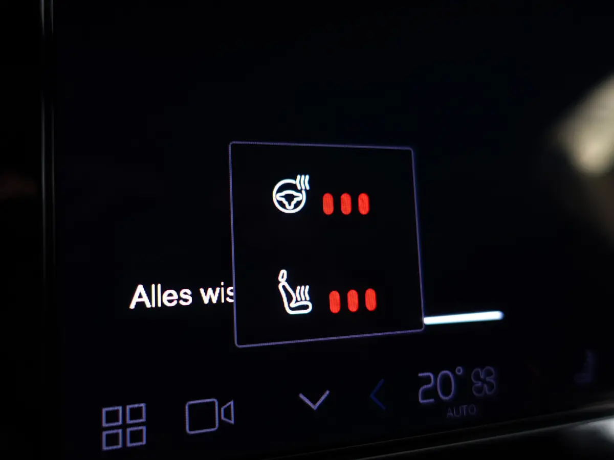 P8 AWD R-Design Aut- Two Tone, Panoramadak, Harman Kardon, 360 Camera, Carplay, Stuur/Stoelverwarming