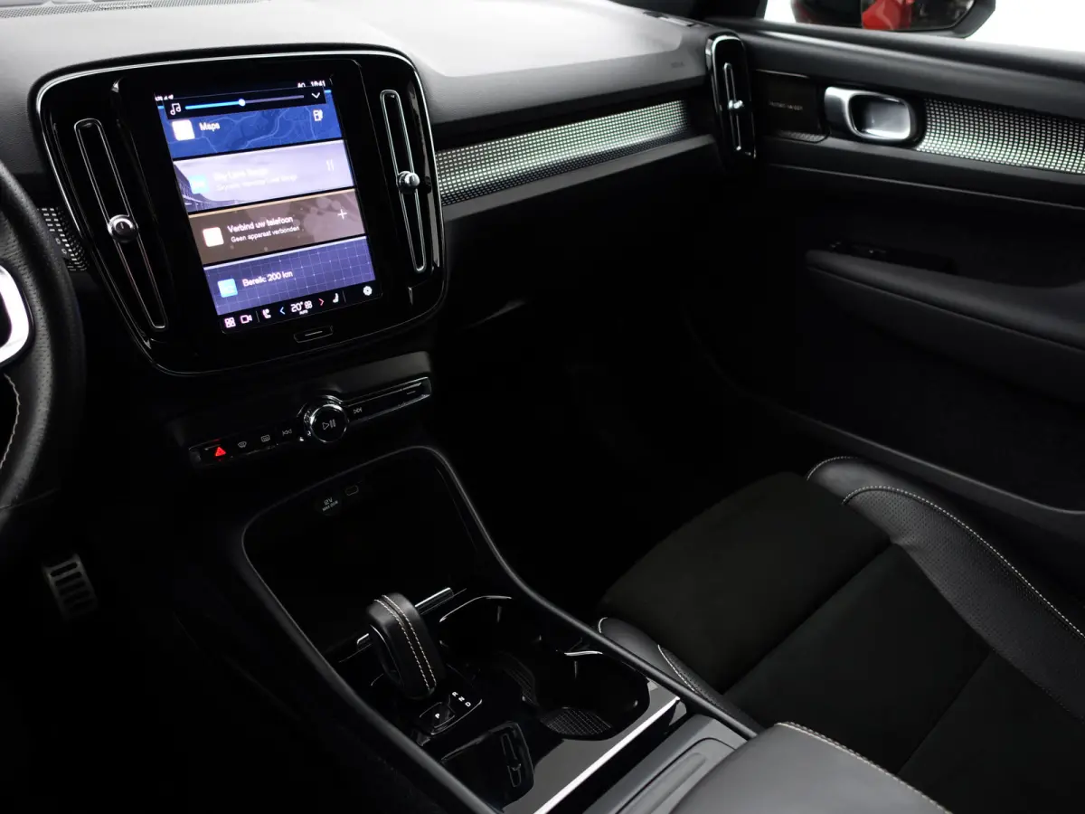 P8 AWD R-Design Aut- Two Tone, Panoramadak, Harman Kardon, 360 Camera, Carplay, Stuur/Stoelverwarming