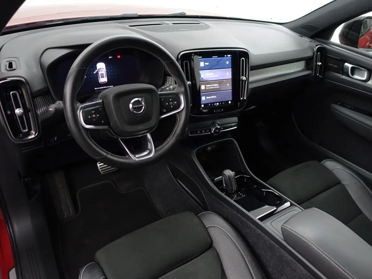 P8 AWD R-Design Aut- Two Tone, Panoramadak, Harman Kardon, 360 Camera, Carplay, Stuur/Stoelverwarming