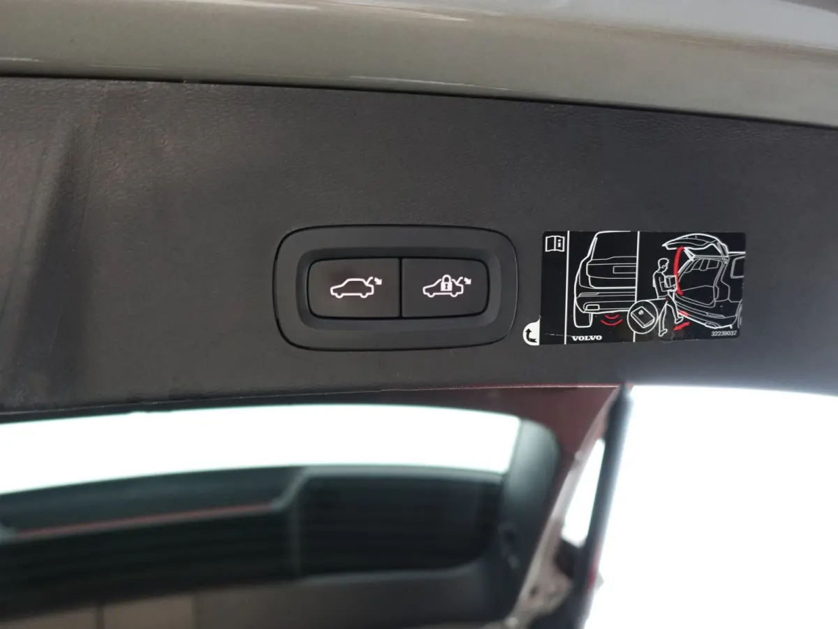 1.5 T3 Inscription Aut- Panodak, Harman Kardon, Stuur/Stoelverwarming, Lane Assist, Xenon Led, Virtual Cockpit