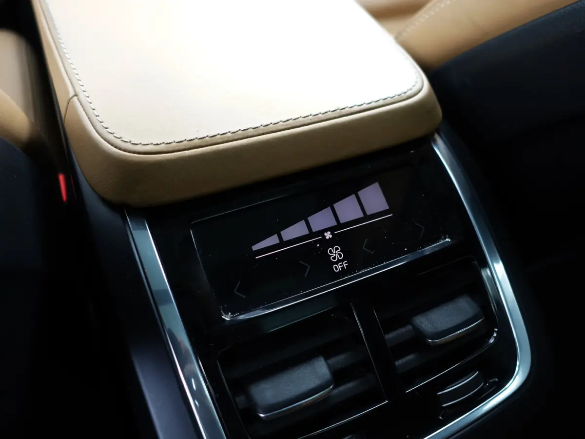 2.0 T8 Twin Engine AWD Inscription- 7 Pers, Panoramadak, Trekhaak, Carplay, Android Auto, Active Xenon Led