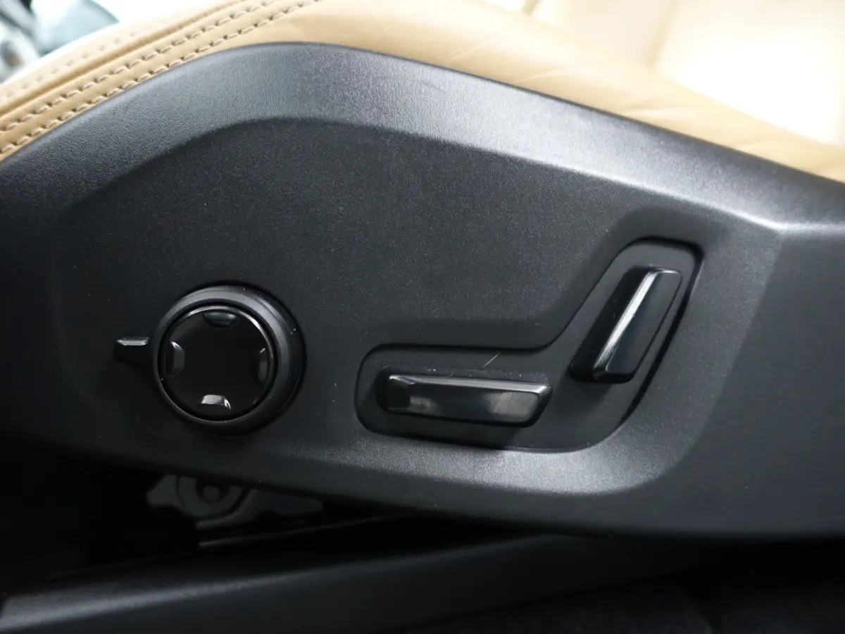 2.0 T8 Twin Engine AWD Inscription- 7 Pers, Panoramadak, Trekhaak, Carplay, Android Auto, Active Xenon Led