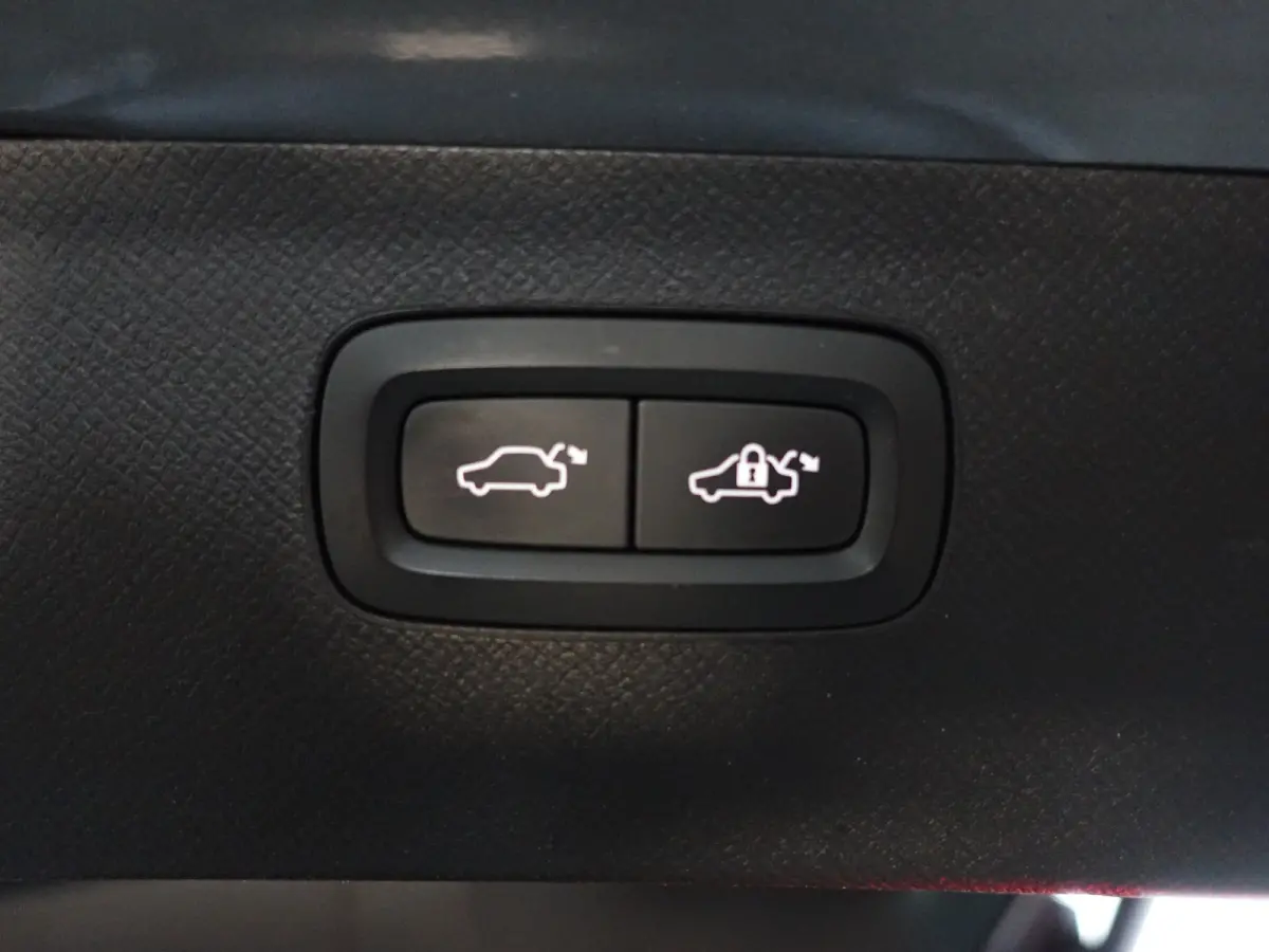 2.0 T8 Twin Engine AWD Inscription- 7 Pers, Panoramadak, Trekhaak, Carplay, Android Auto, Active Xenon Led