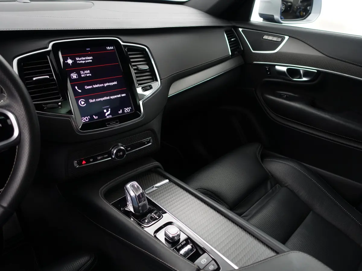 2.0 T8 Twin Engine AWD R-Design- 7 Pers, Carbon Afwerking, Panoramadak, 360 Camera, Carplay, Android Auto
