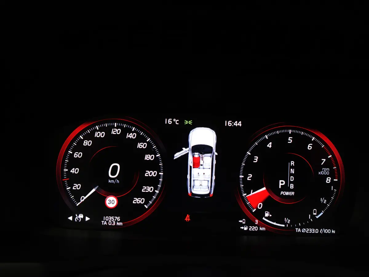 2.0 T8 Twin Engine AWD R-Design- 7 Pers, Carbon Afwerking, Panoramadak, 360 Camera, Carplay, Android Auto