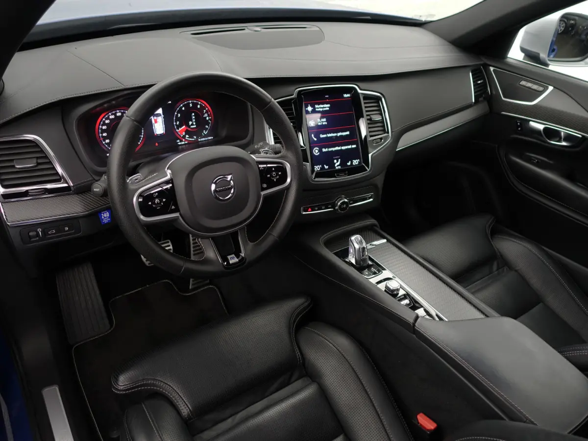 2.0 T8 Twin Engine AWD R-Design- 7 Pers, Carbon Afwerking, Panoramadak, 360 Camera, Carplay, Android Auto