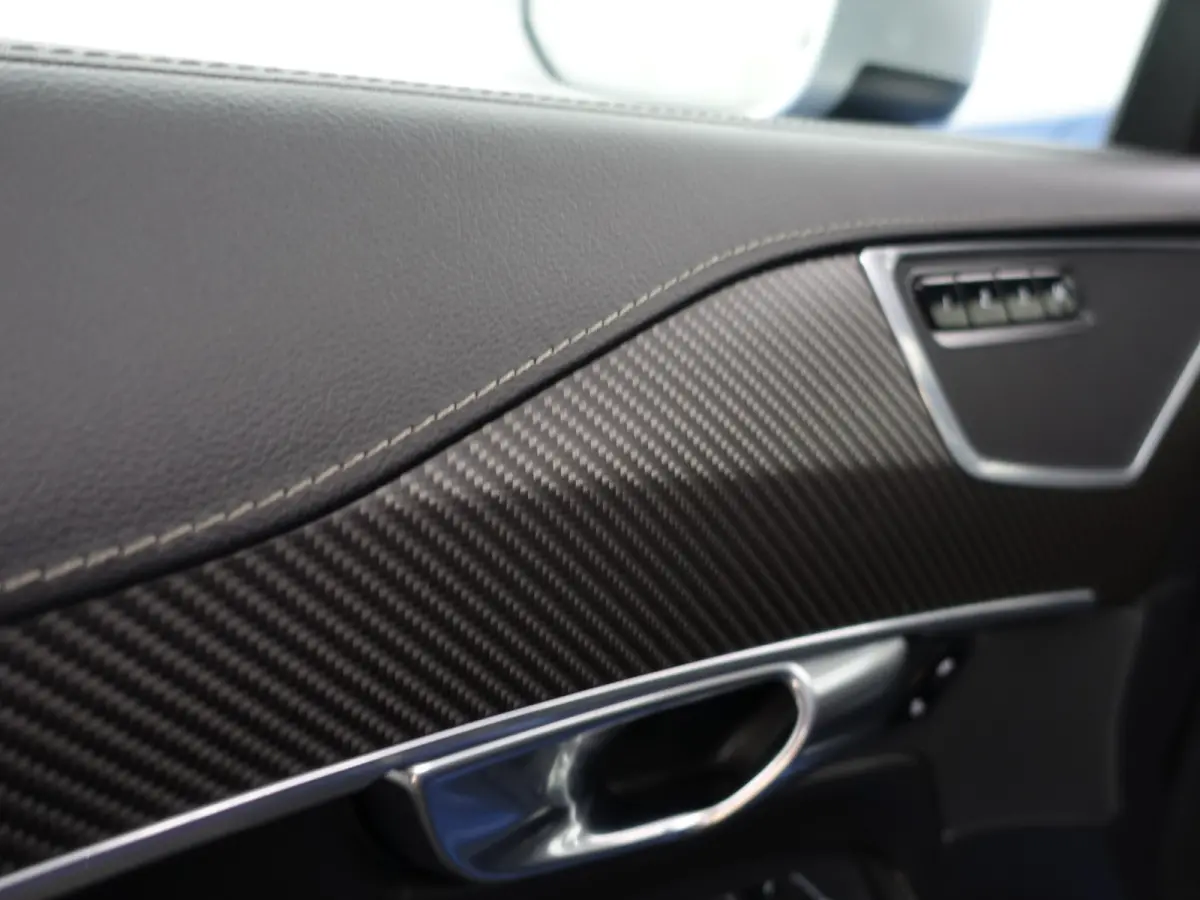 2.0 T8 Twin Engine AWD R-Design- 7 Pers, Carbon Afwerking, Panoramadak, 360 Camera, Carplay, Android Auto