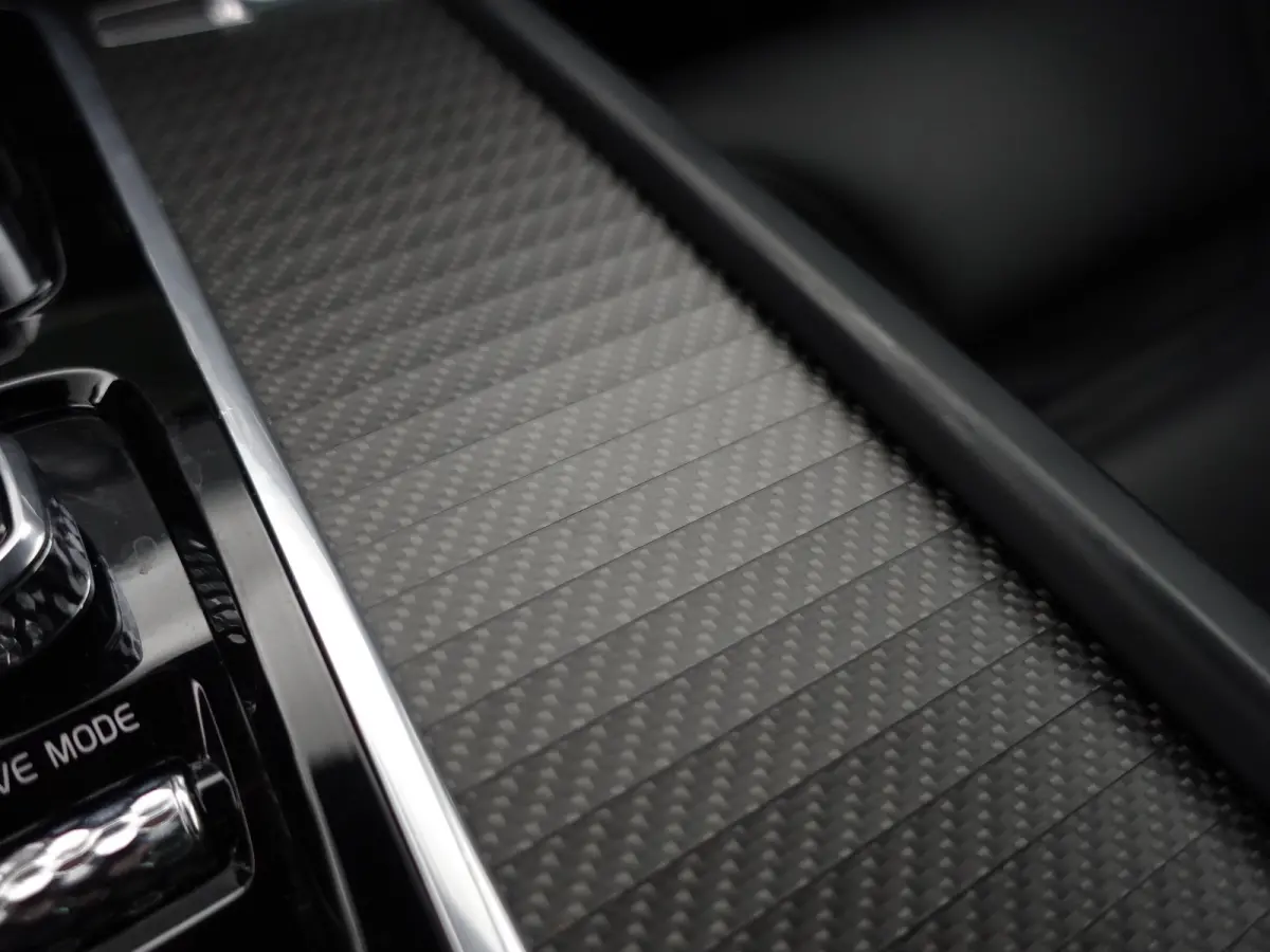 2.0 T8 Twin Engine AWD R-Design- 7 Pers, Carbon Afwerking, Panoramadak, 360 Camera, Carplay, Android Auto