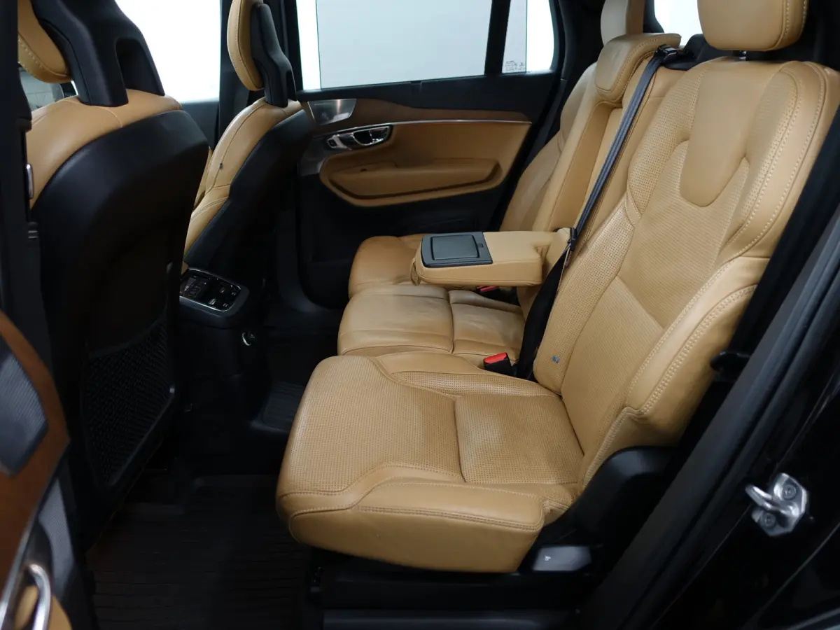 2.0 T8 Twin Engine AWD Inscription- 7 Pers, Panoramadak, Bowers Wilkins, Head Up, Stoelventilatie, Stuur/Stoelverwarming
