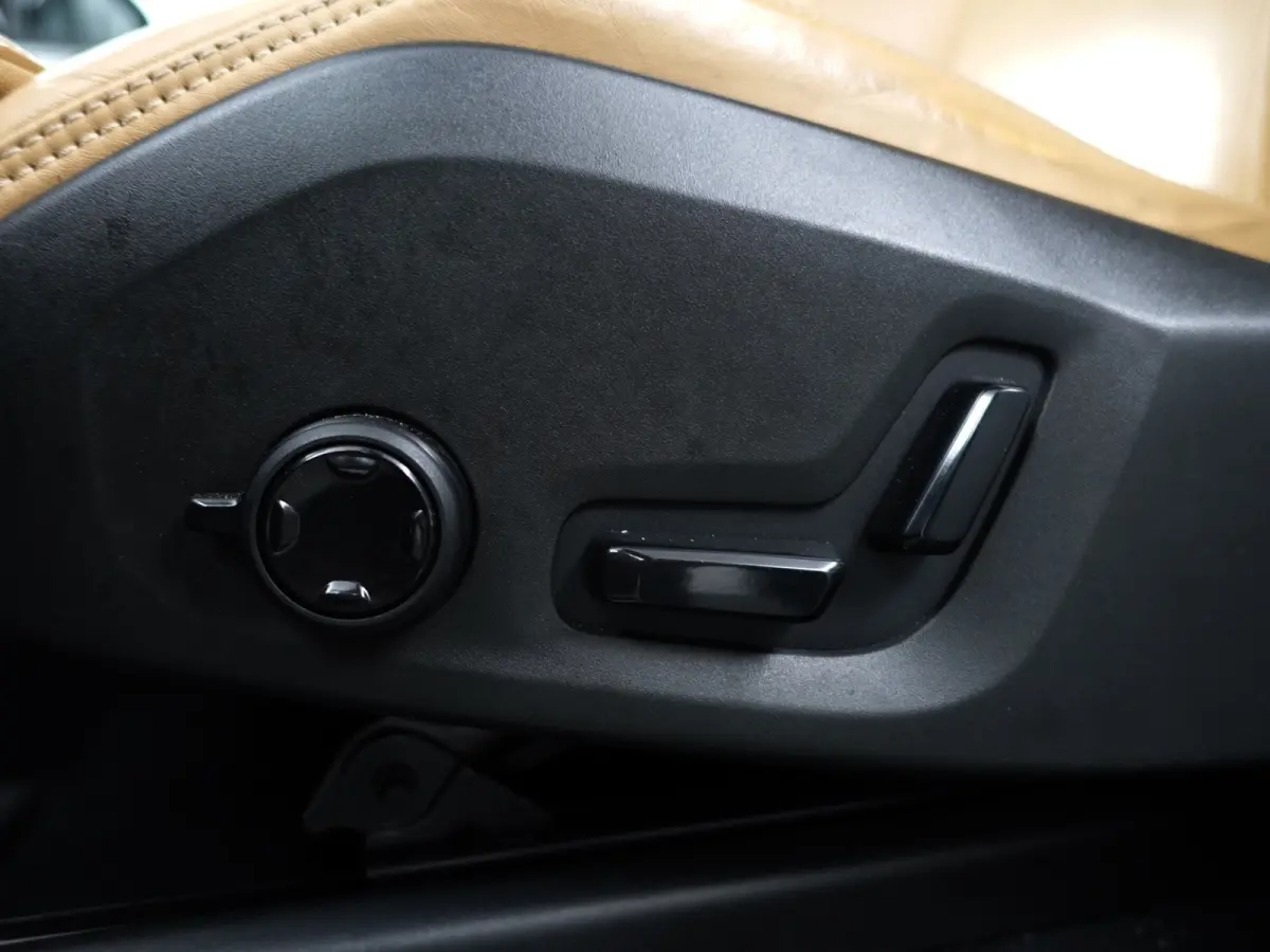 2.0 T8 Twin Engine AWD Inscription- 7 Pers, Panoramadak, Bowers Wilkins, Head Up, Stoelventilatie, Stuur/Stoelverwarming