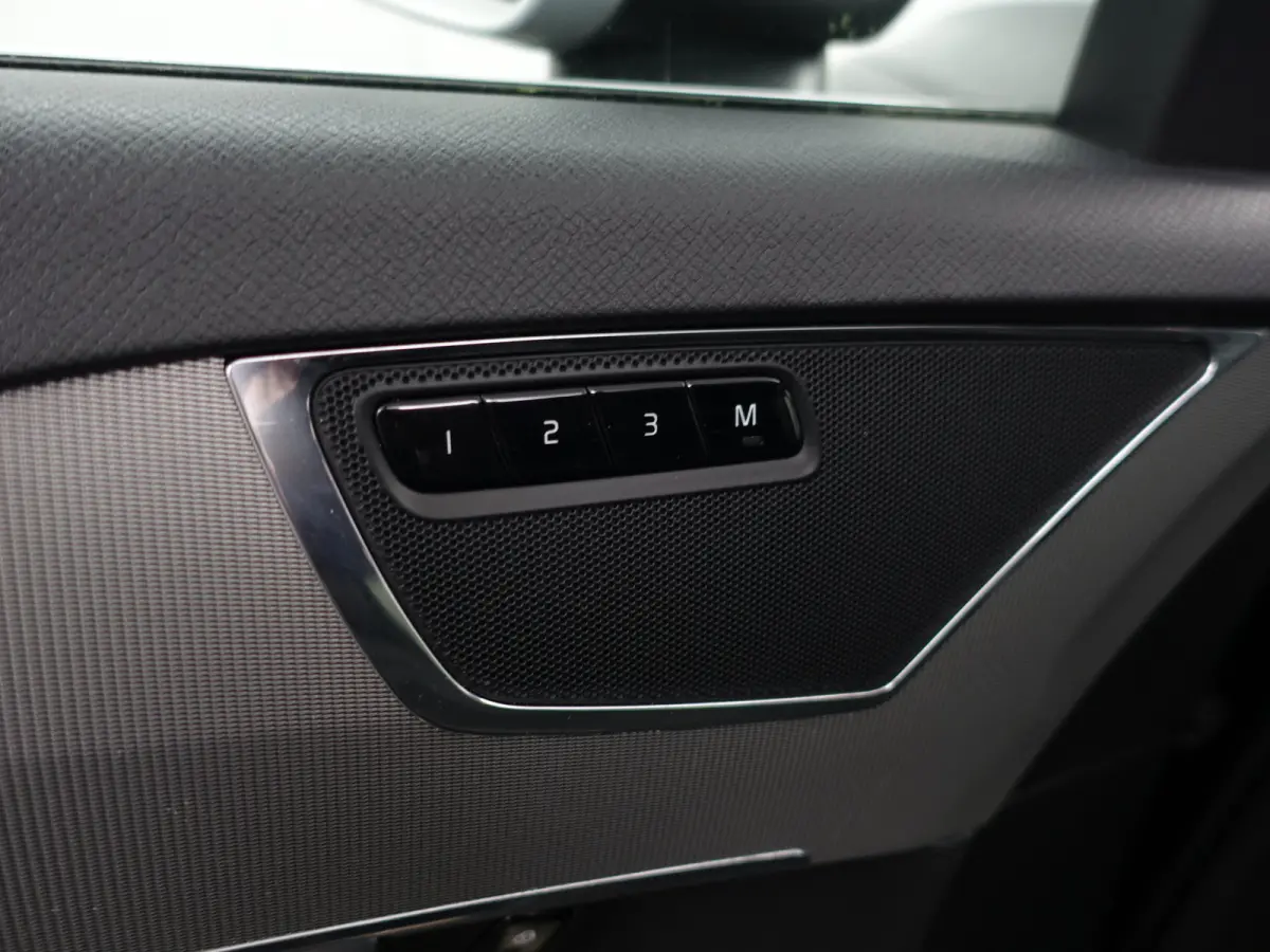 2.0 T8 Twin Engine AWD R-Design- 7 Pers, Panoramadak, Active Xenon Led, Memory, Luchtvering, Privacy Glass