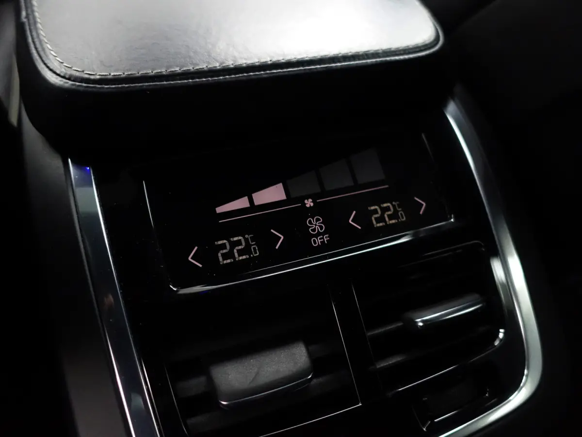 2.0 T8 Twin Engine AWD R-Design- 7 Pers, Panoramadak, Active Xenon Led, Memory, Luchtvering, Privacy Glass